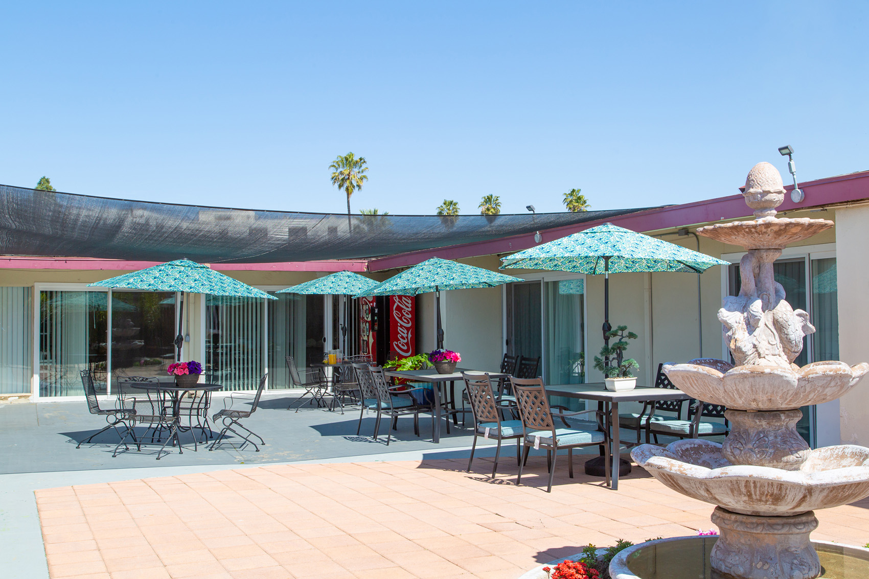 la palma nursing center patio and fountain