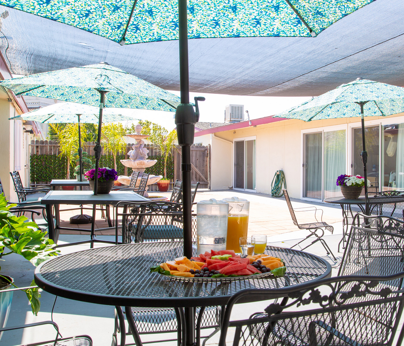 la palma nursing center patio