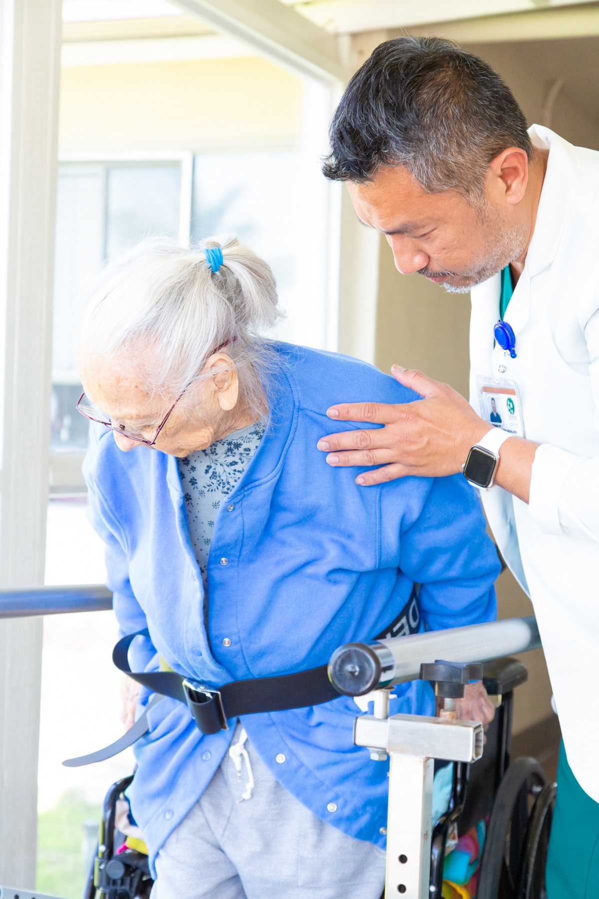 patient doing physical theraphy exercise